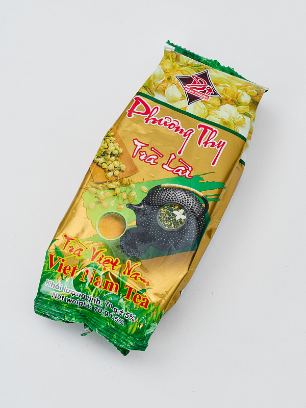Листовой зеленый чай с цветками жасмина Phuong Thy крупным планом